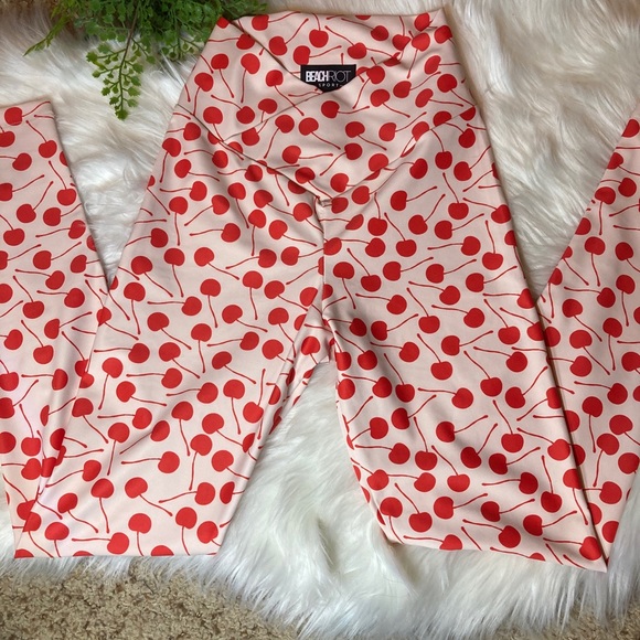 Beach Riot Sport 'Dotty' Cherry Print Leggings - Picture 5 of 7